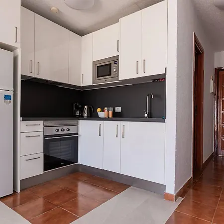 Cerca Playa San Eugenio