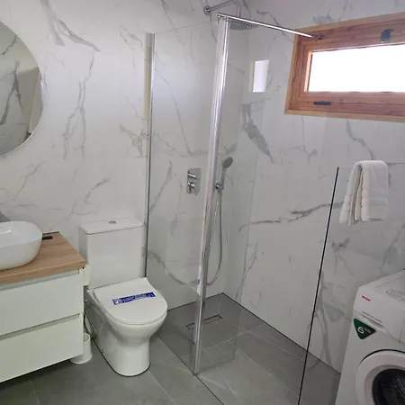 Cerca Playa San Eugenio