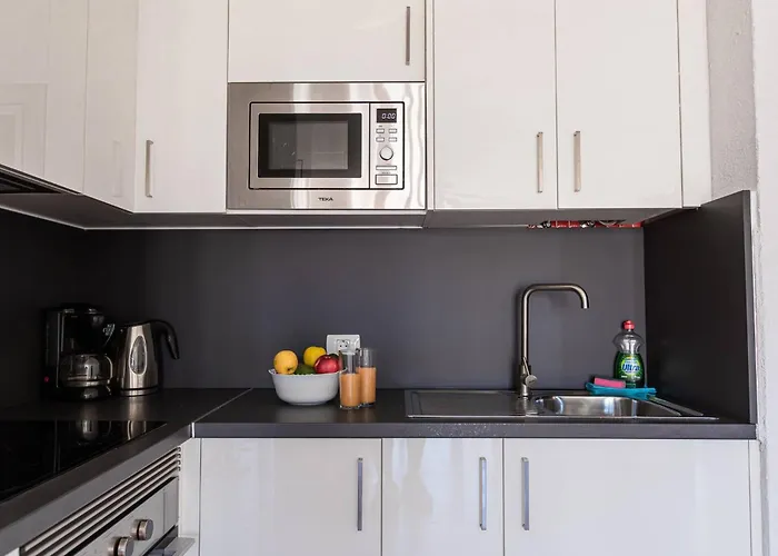 Cerca Playa San Eugenio Costa Adeje