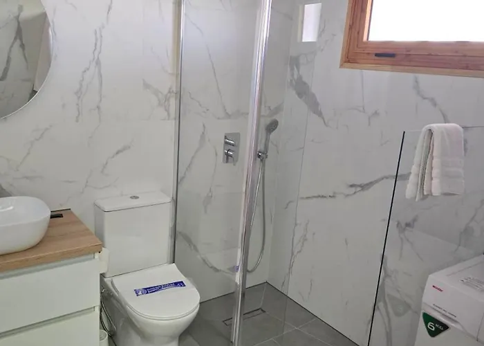 Cerca Playa San Eugenio